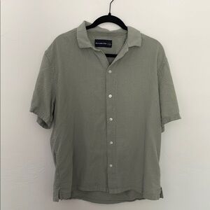 Abercrombie & Fitch Sage Green Short Sleeve Button-Down Shirt
